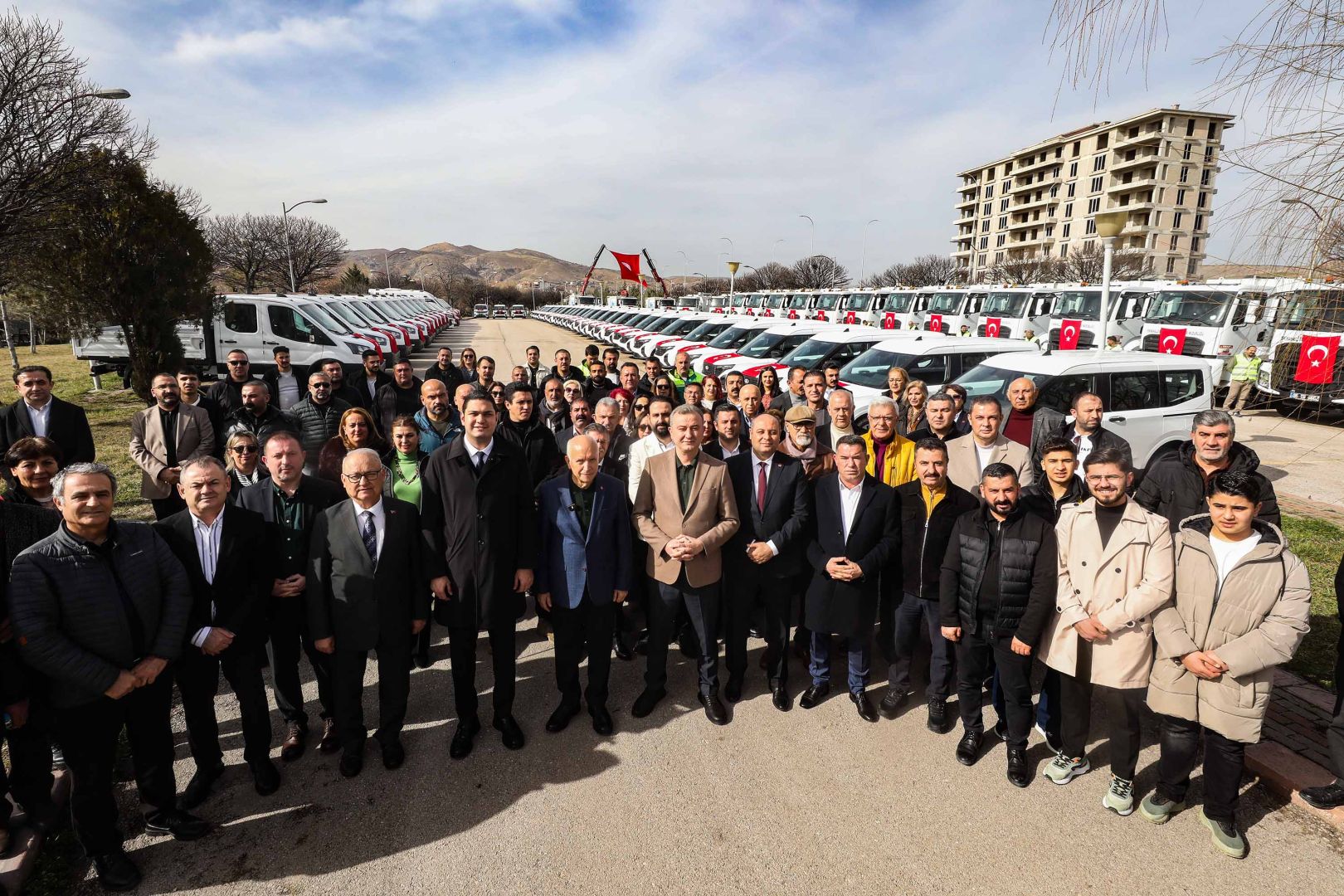 YENİMAHALLE BELEDİYESİ 83 ARACI DAHA FİLOSUNA KATTI