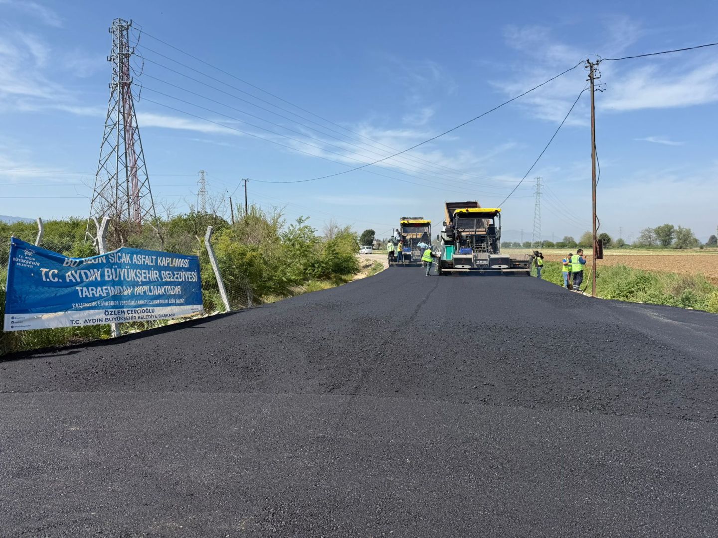 AYDIN’DA YOLLAR YENİLENİYOR, ULAŞIM RAHATLIYOR 