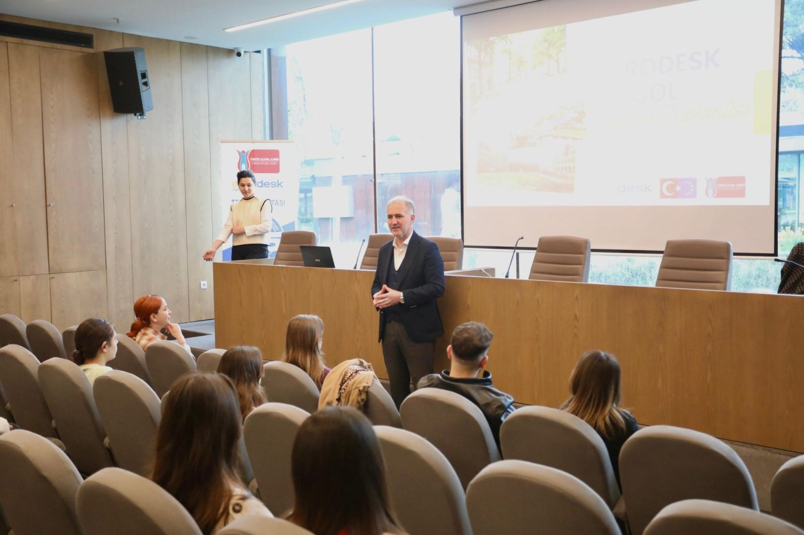 İNEGÖL BELEDİYESİ’NDEN GENÇLERE AVRUPA FIRSATI 