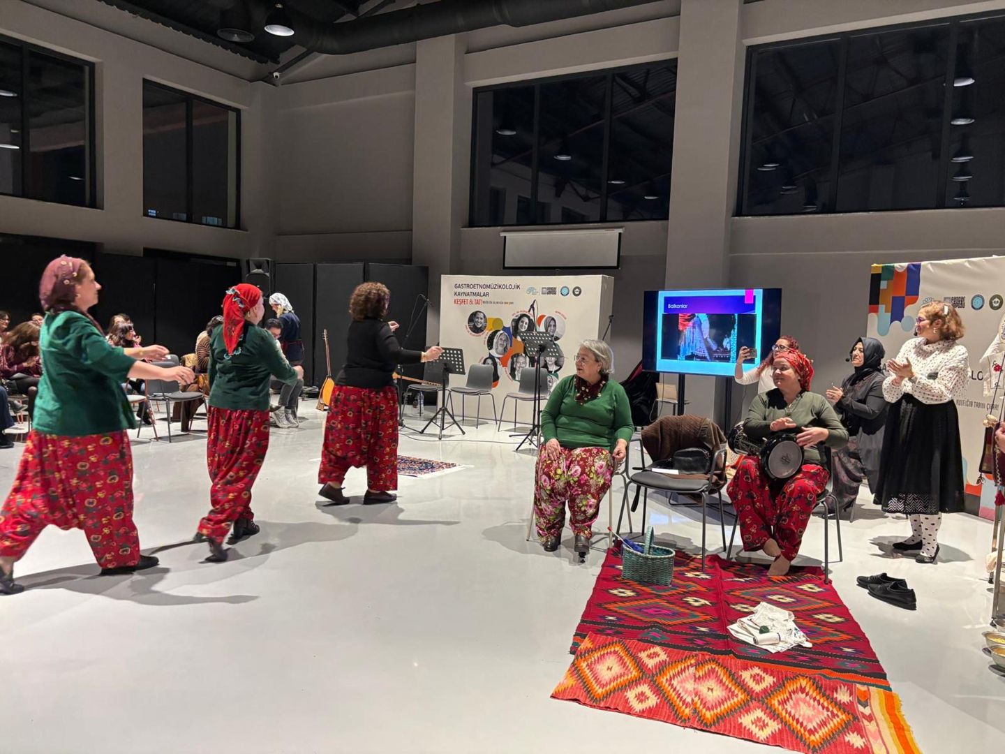 KADINLARIN EL EMEĞİ BAHARLA HAYAT BULDU