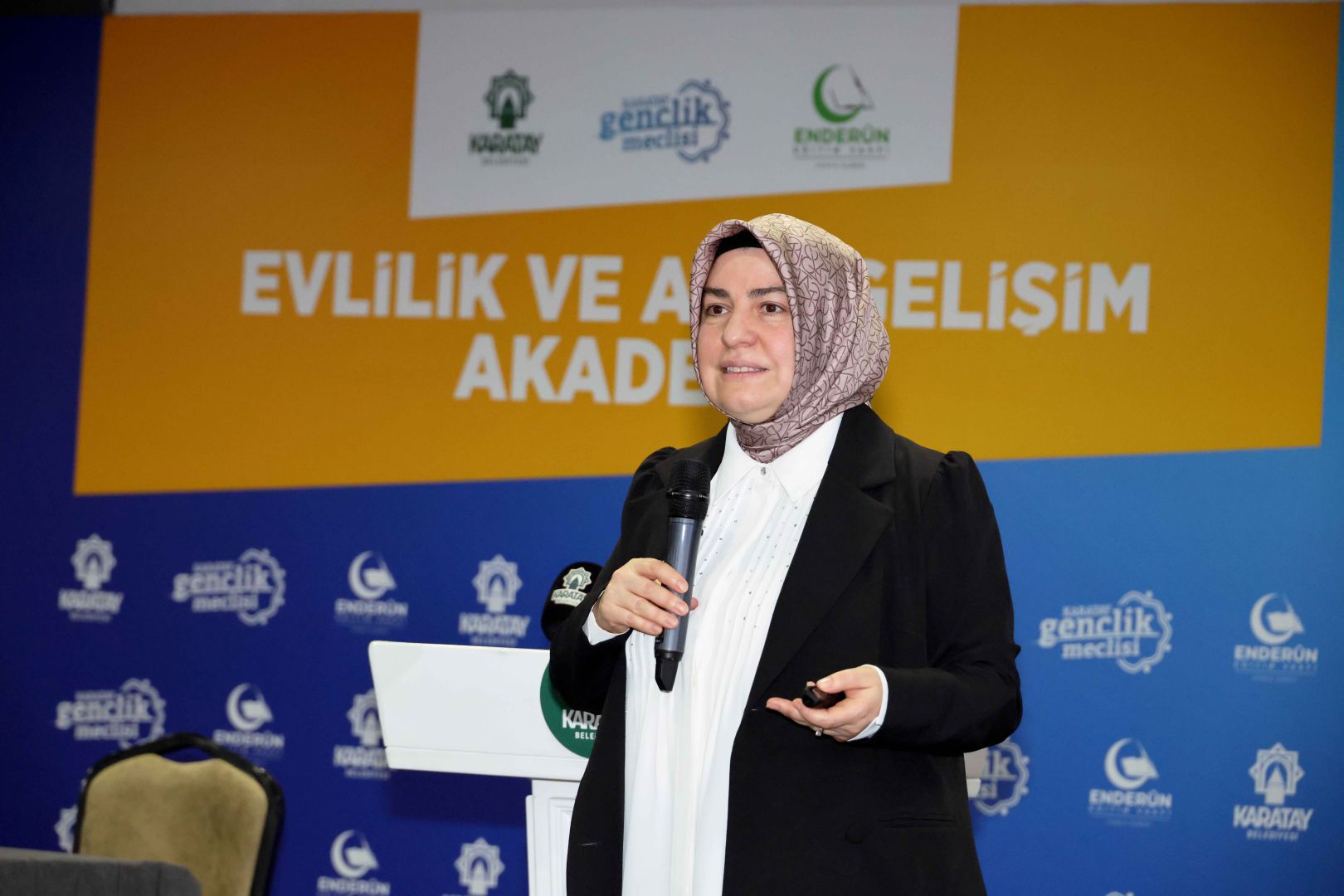 KARATAY’DA “EVLİLİK VE AİLE GELİŞİM AKADEMİSİ” SÜRÜYOR 