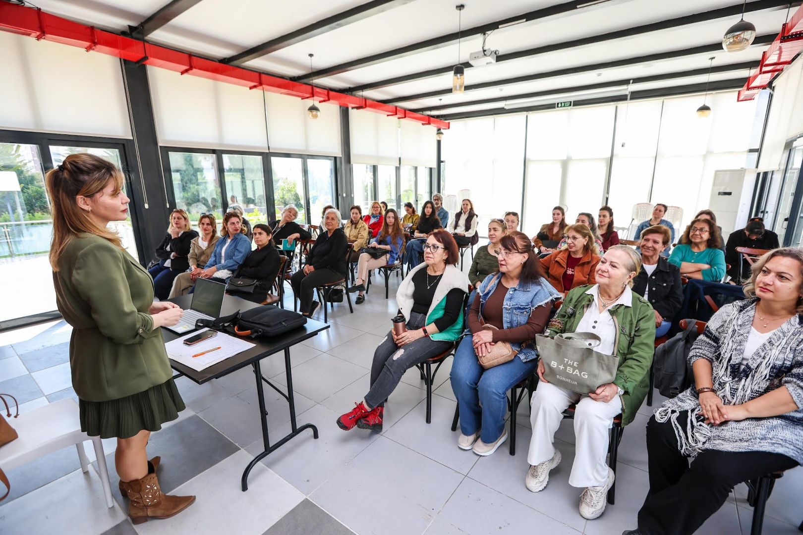 MEZİTLİ’DE SOSYAL YAŞAM KURSLARLA CANLANIYOR