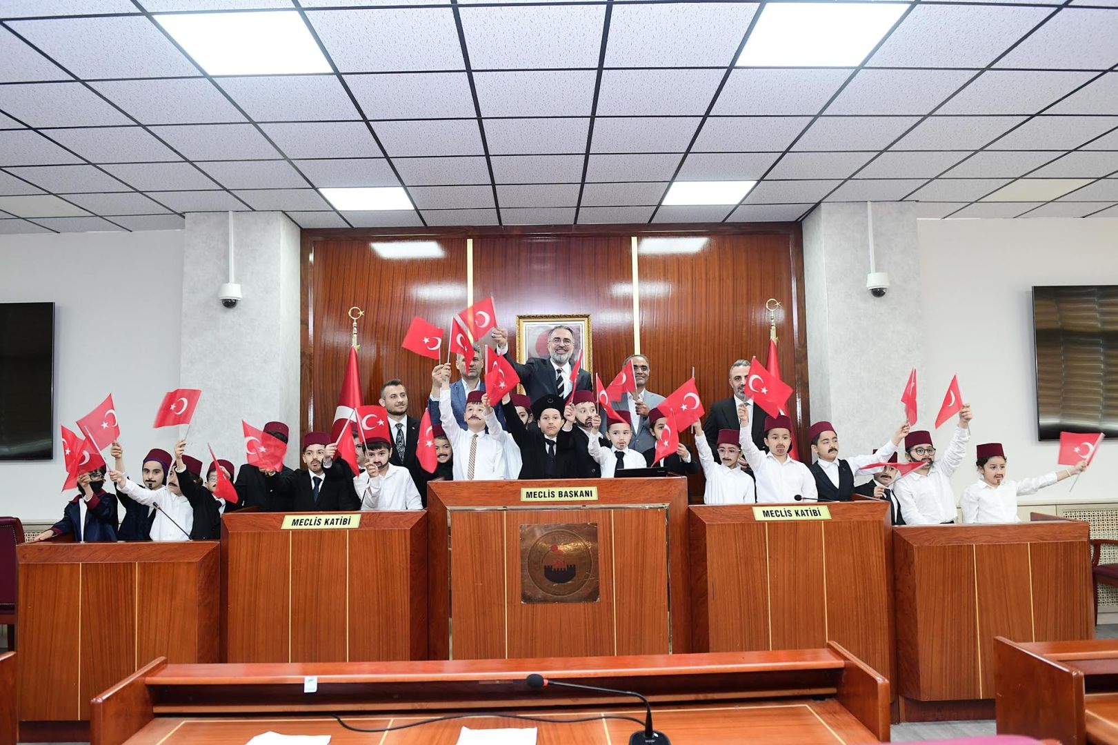 MİNİKLERDEN ANLAMLI 23 NİSAN GÖSTERİSİ 