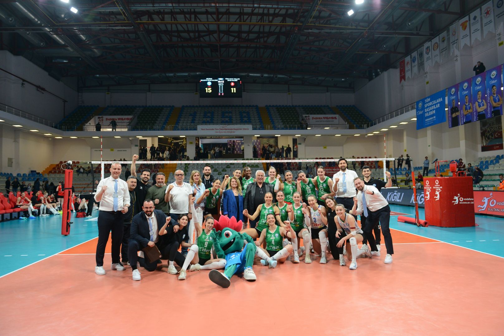 MÜCADELE RUHU TAKDİR TOPLADI