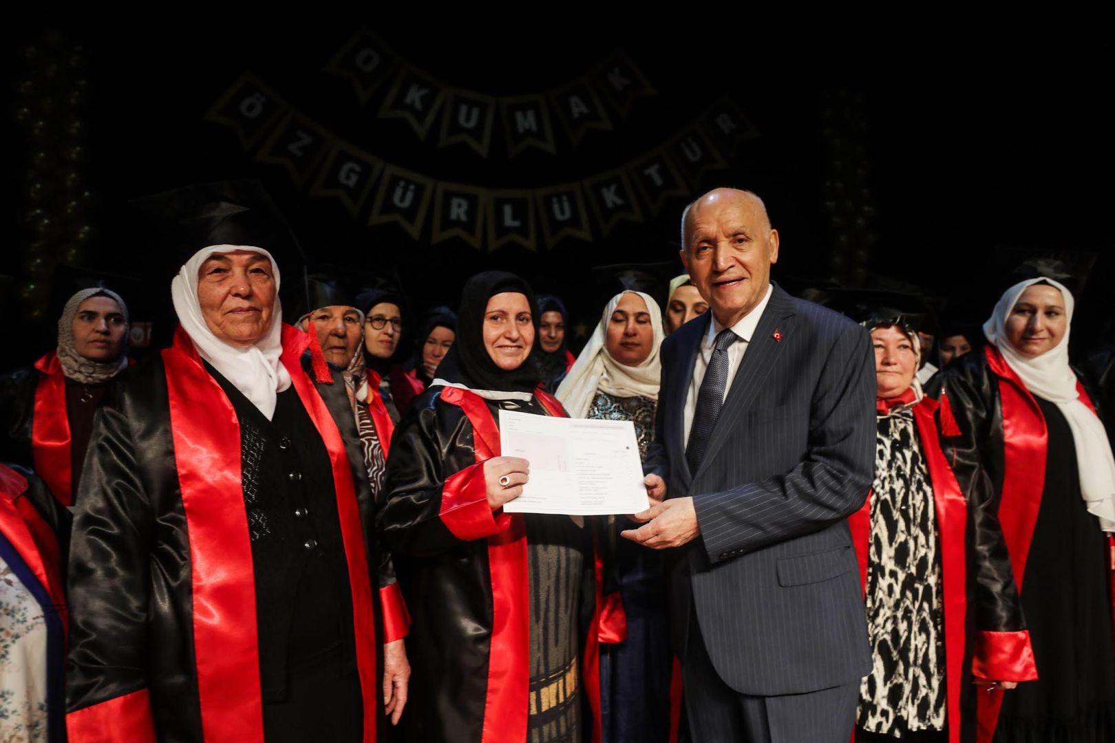 YENİMAHALLE’DE OKURYAZARLIK COŞKUSU 