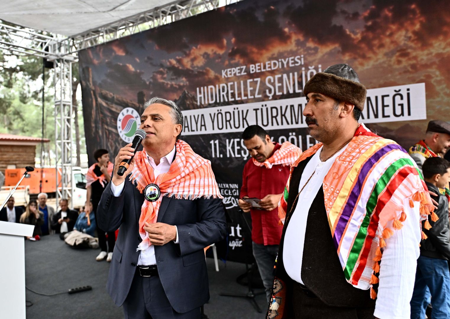 BAŞKAN UYSAL, YÖRÜKLERLE BİR ARAYA GELDİ 
