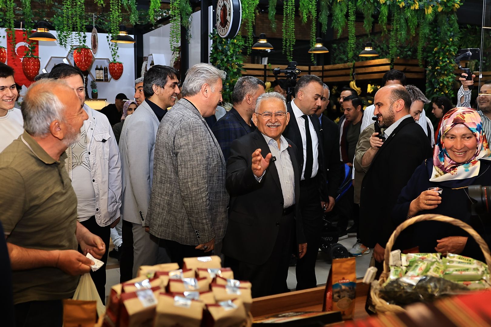 ÇARŞI MELİKGAZİ’DE CİVIL CİVIL ZİYARET