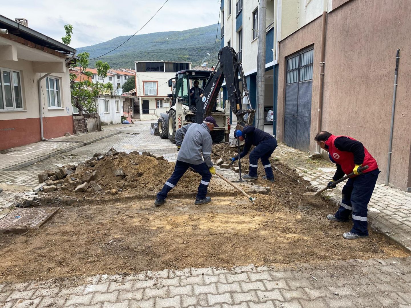 GEMLİK BELEDİYESİ ACİL MÜDAHALE EKİBİ SAHADA 