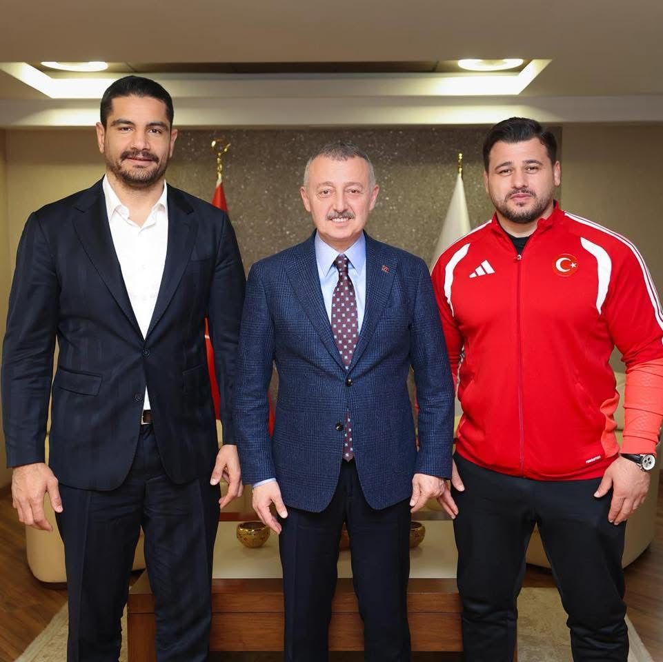 GÜREŞİN İKİ ÖNEMLİ İSMİ BÜYÜKAKIN’IN KONUĞU OLDU