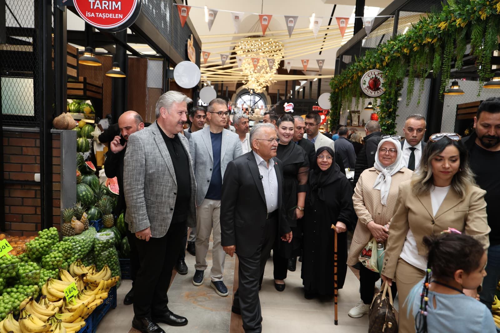 ŞEHRİN MARKALARI TEK ÇATIDA BULUŞTU 