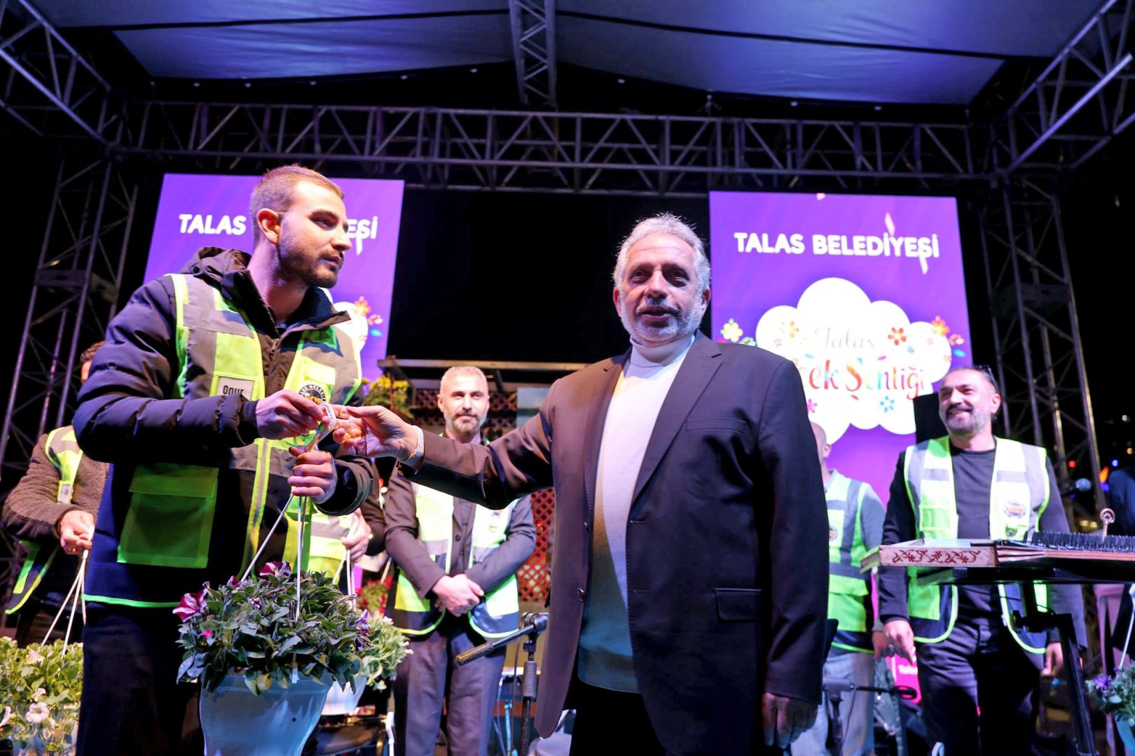 TALAS ÇİÇEK ŞENLİĞİ’NDE GRUP ŞANTİYE’DEN UNUTULMAZ GECE