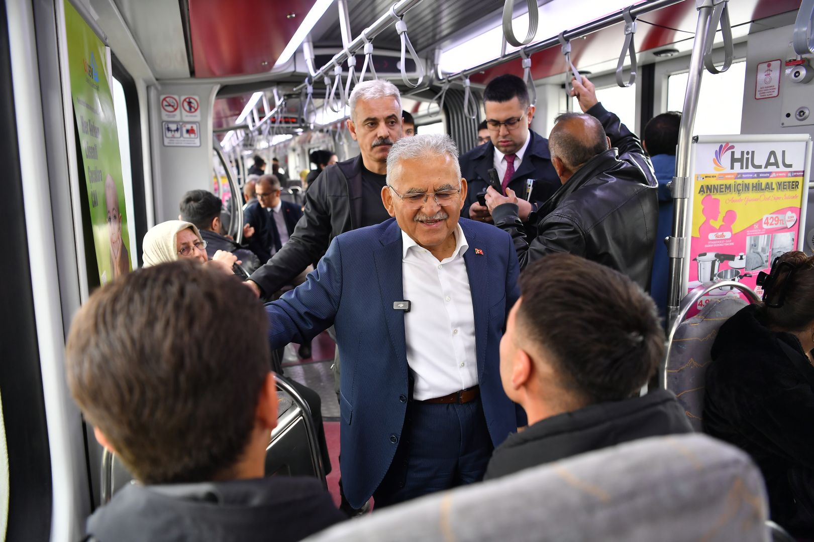TRAMVAYDA GÜLÜMSETEN ANLAR