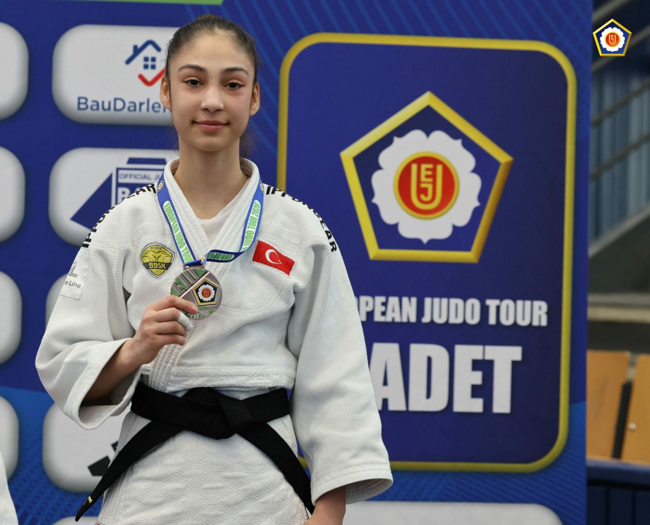 BÜYÜKŞEHİRLİ HAVVA SENA’DAN AVRUPA’DA BİR MADALYA DAHA 