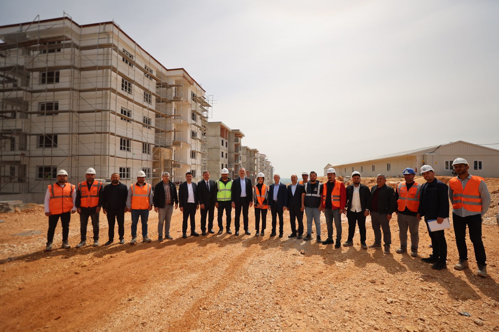 3 BİN 414 KONUTLUK DEV PROJE HIZ KESMİYOR