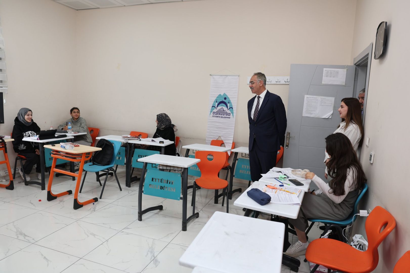 GENÇLERE DESTEK SÜRECEK