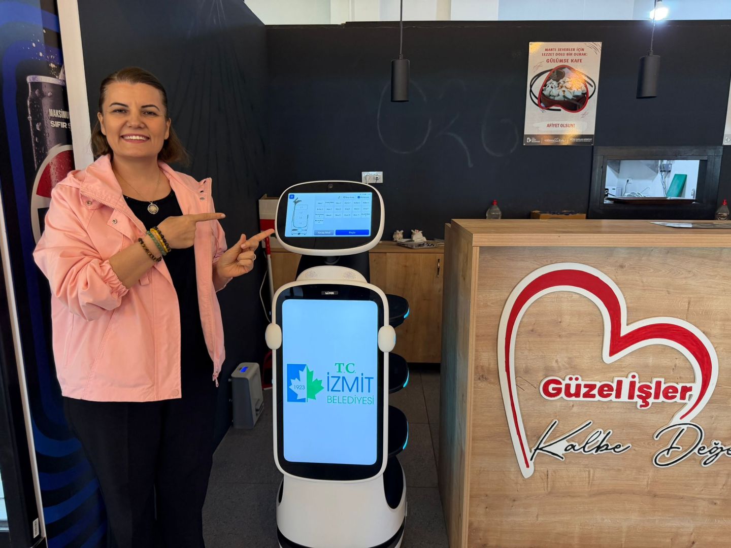 İZMİT’TE SERVİSTE ROBOT DÖNEMİ 