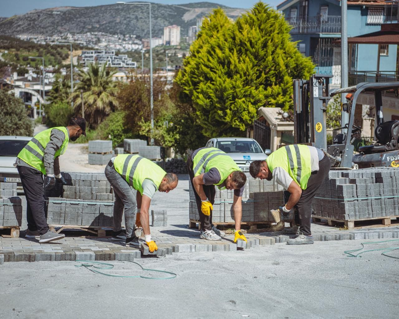 KUŞADASI’NDA ÜSTYAPI ATAĞI