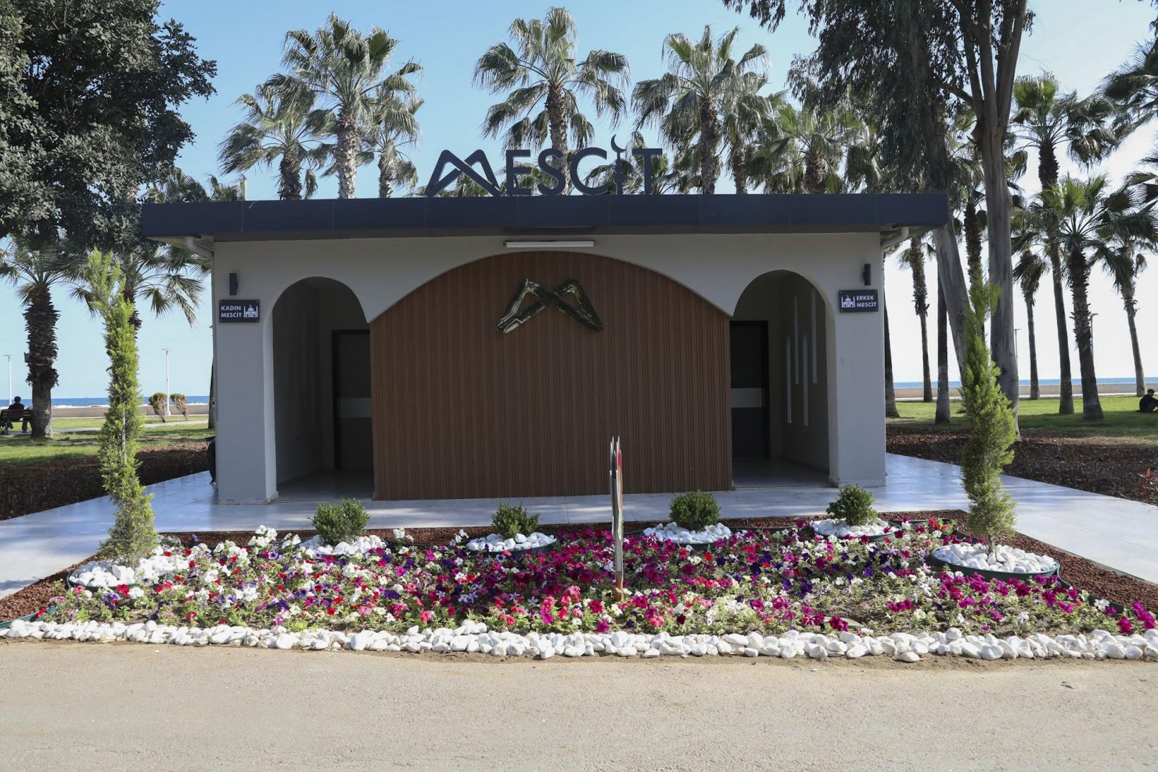 MERSİN SAHİLİNE YENİ MESCİT 