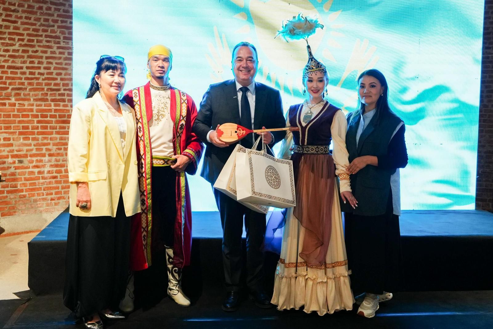 MESİR FESTİVALİ’NDE DOSTLUK BULUŞMASI 