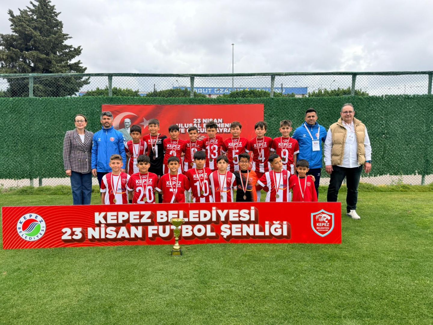 MİNİK SPORCULAR KUPA SEVİNCİ YAŞADI