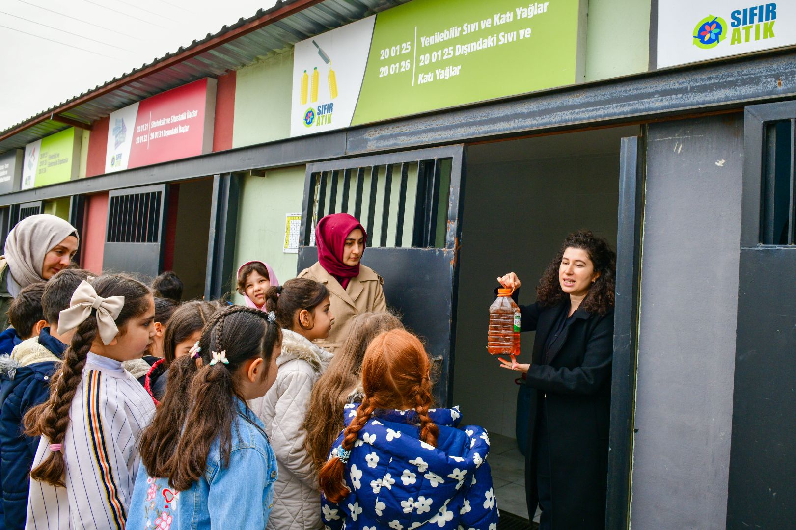 MİNİKLER GERİ DÖNÜŞÜMÜ YERİNDE ÖĞRENDİ 