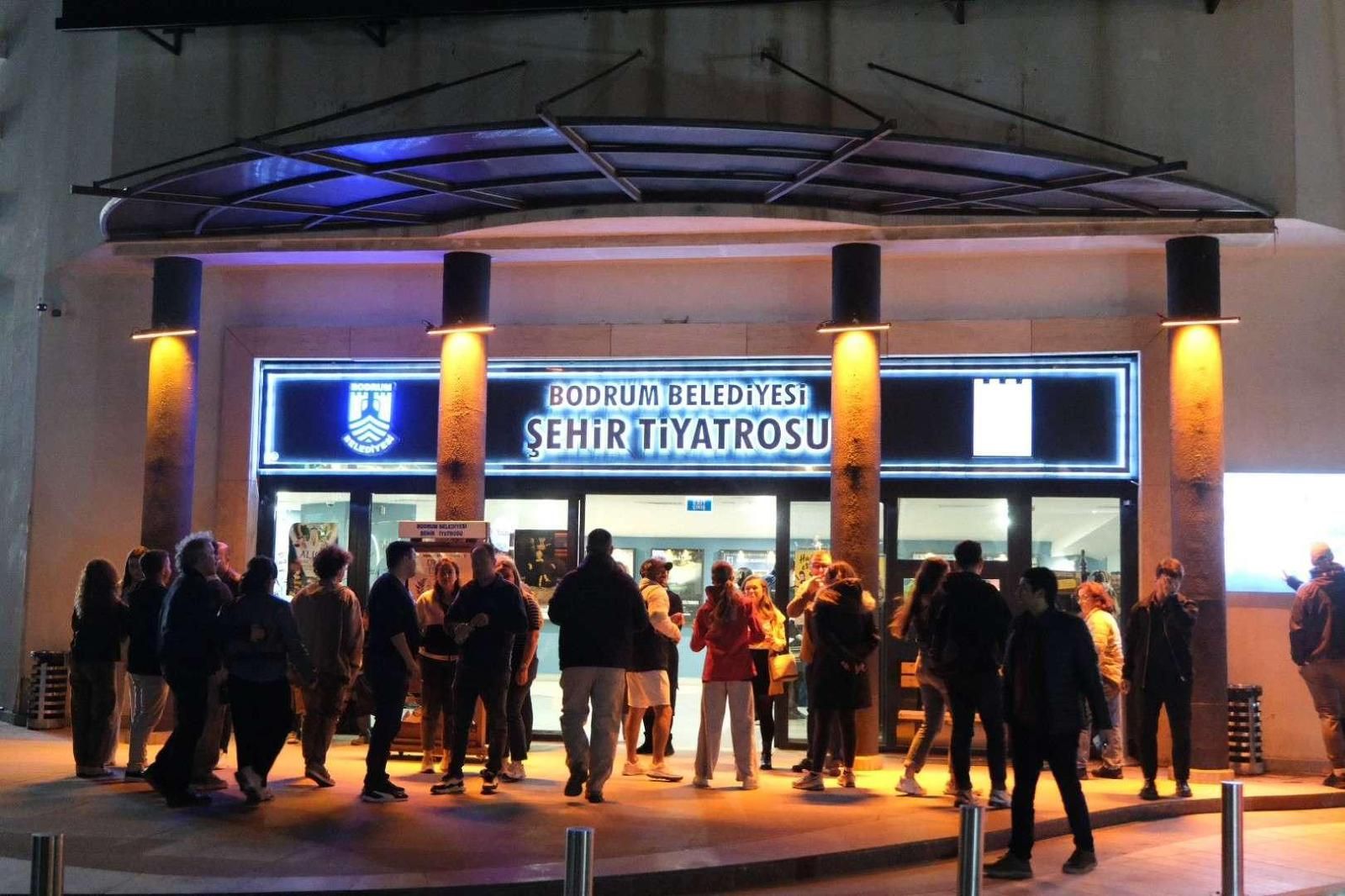 SEZON FİNALİNE TİYATRO DAMGASI