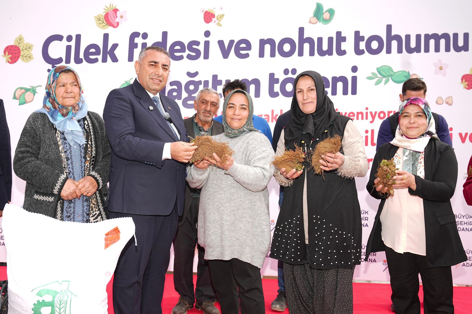 TUFANBEYLİLİ ÜRETİCİYE BÜYÜK DESTEK 