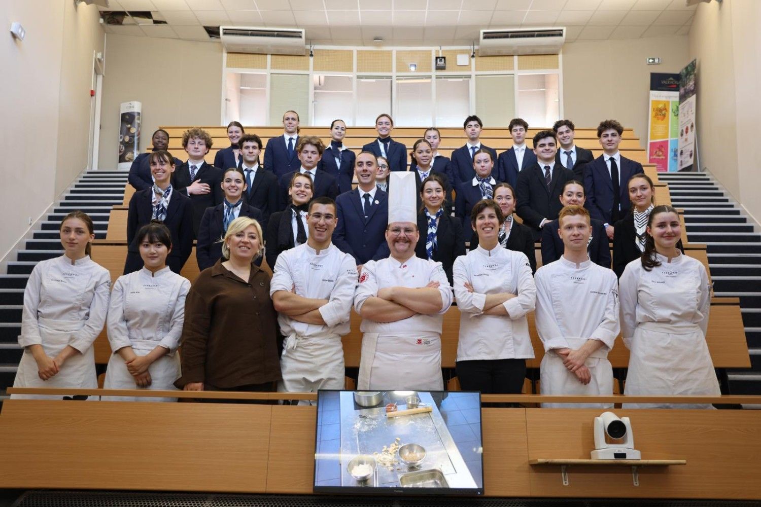 GASTRO İNEGÖL FRANSA’DA SAHNE ALDI 