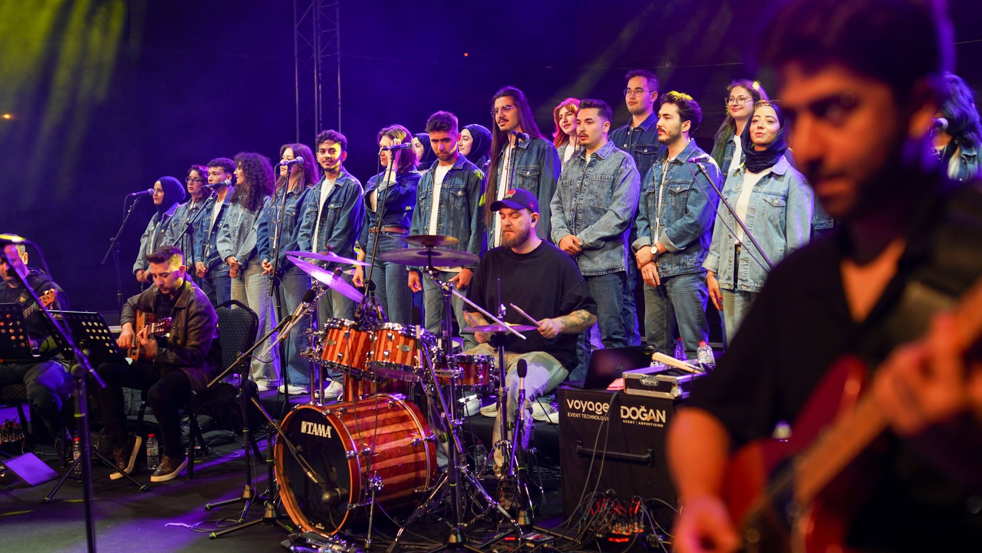 90’LAR TÜRKÇE POP ŞARKILARIYLA GEÇMİŞE YOLCULUK 