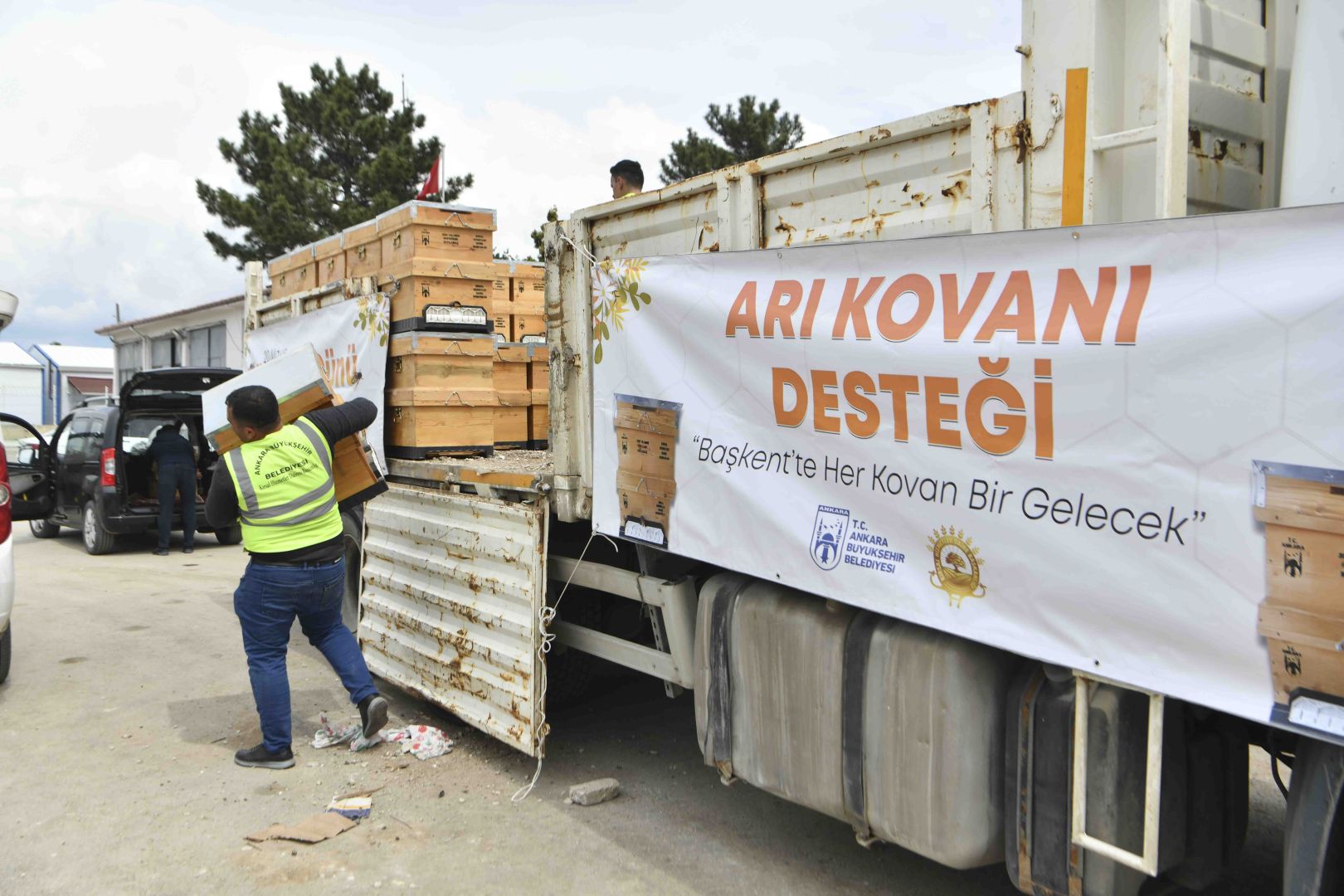 ABB’DEN 5 BİN ADET ARI KOVANI DESTEĞİ 