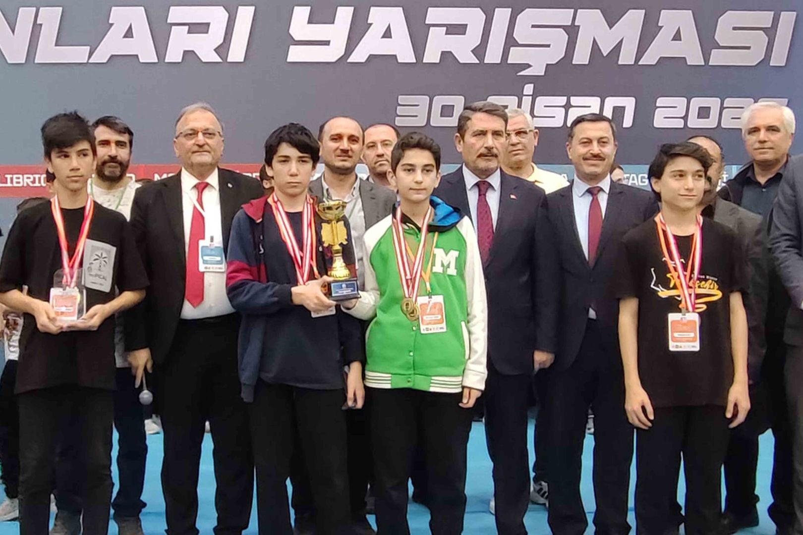 AKIL ZEKÂ OYUNLARINDA MEGA DAMGASI