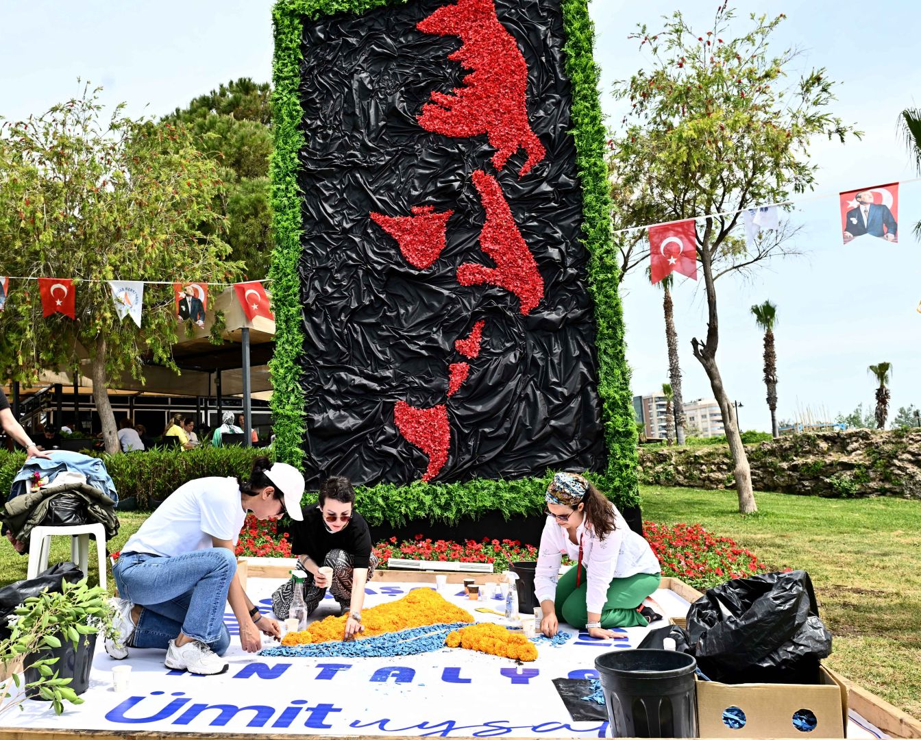 ANTALYA'DA 130 BİN ÇİÇEKLE GÖRSEL ŞOV