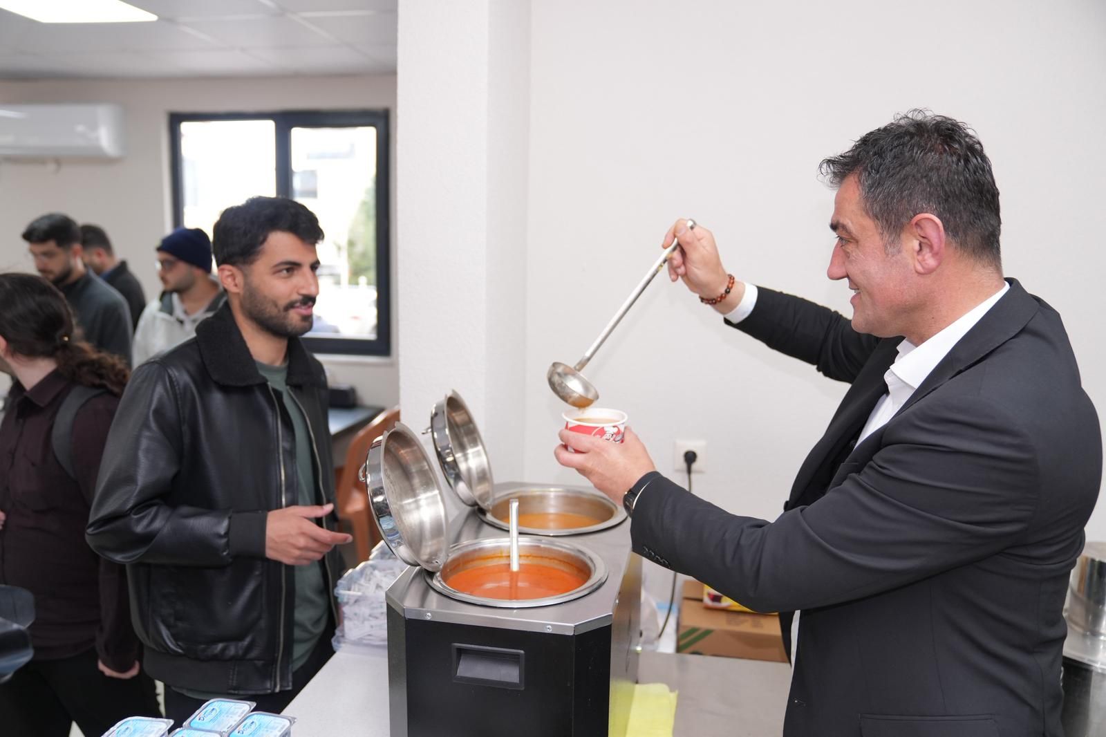 BİZİM EV’DE SICAK ÇORBA SICAK SOHBET 