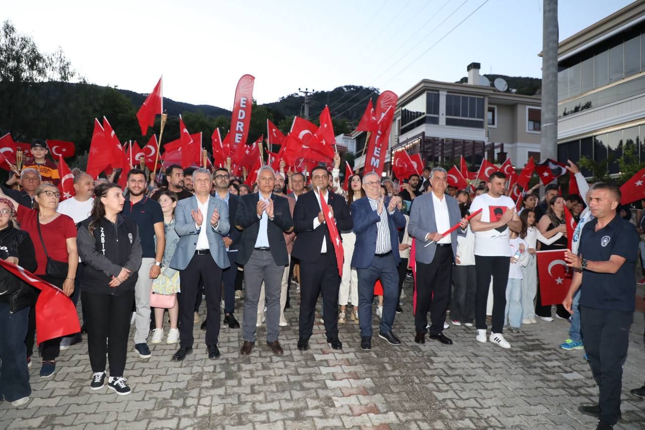EDREMİT’TE 19 MAYIS’A MUHTEŞEM KUTLAMA