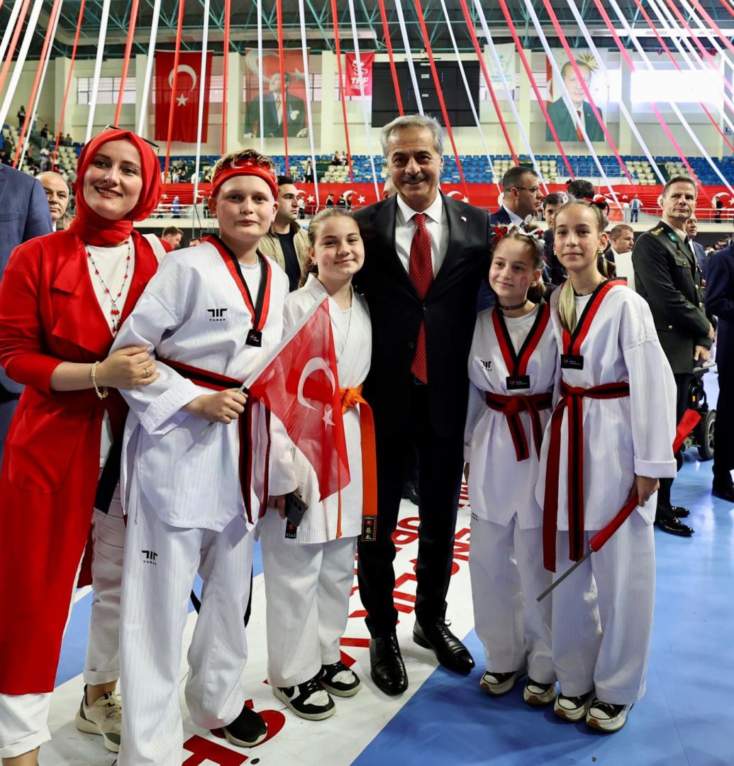 GENÇLİK İÇİN SPOR, SANAT VE EĞİTİM VURGUSU