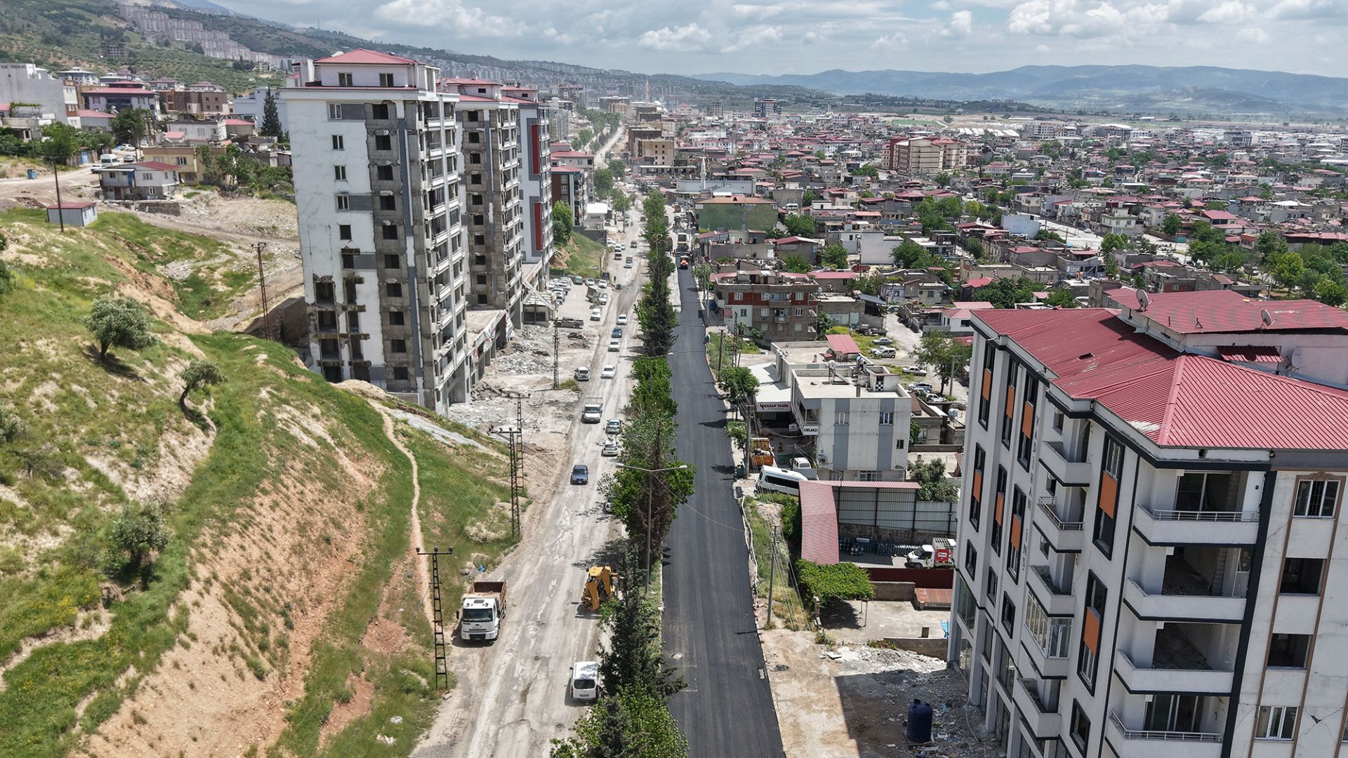 KAHRAMANMARAŞ’TA ASFALT SEFERBERLİĞİ DEVAM EDİYOR 