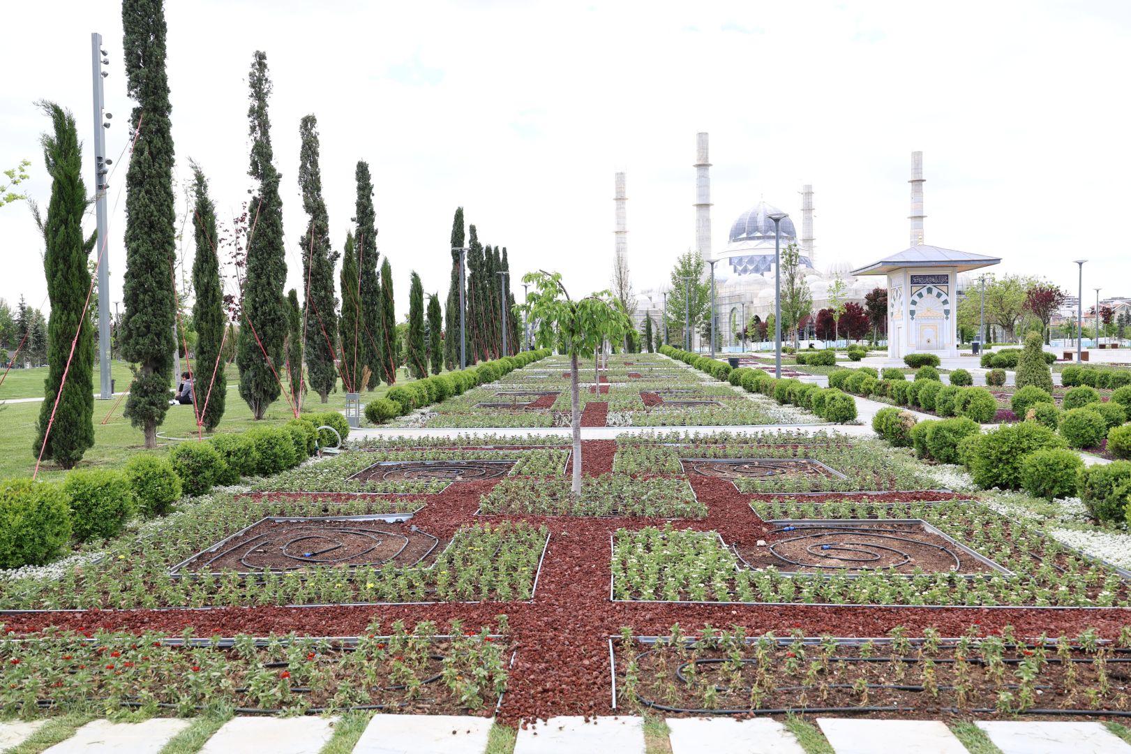 KONYA 1 MİLYON 800 BİN ÇİÇEKLE RENKLENİYOR 