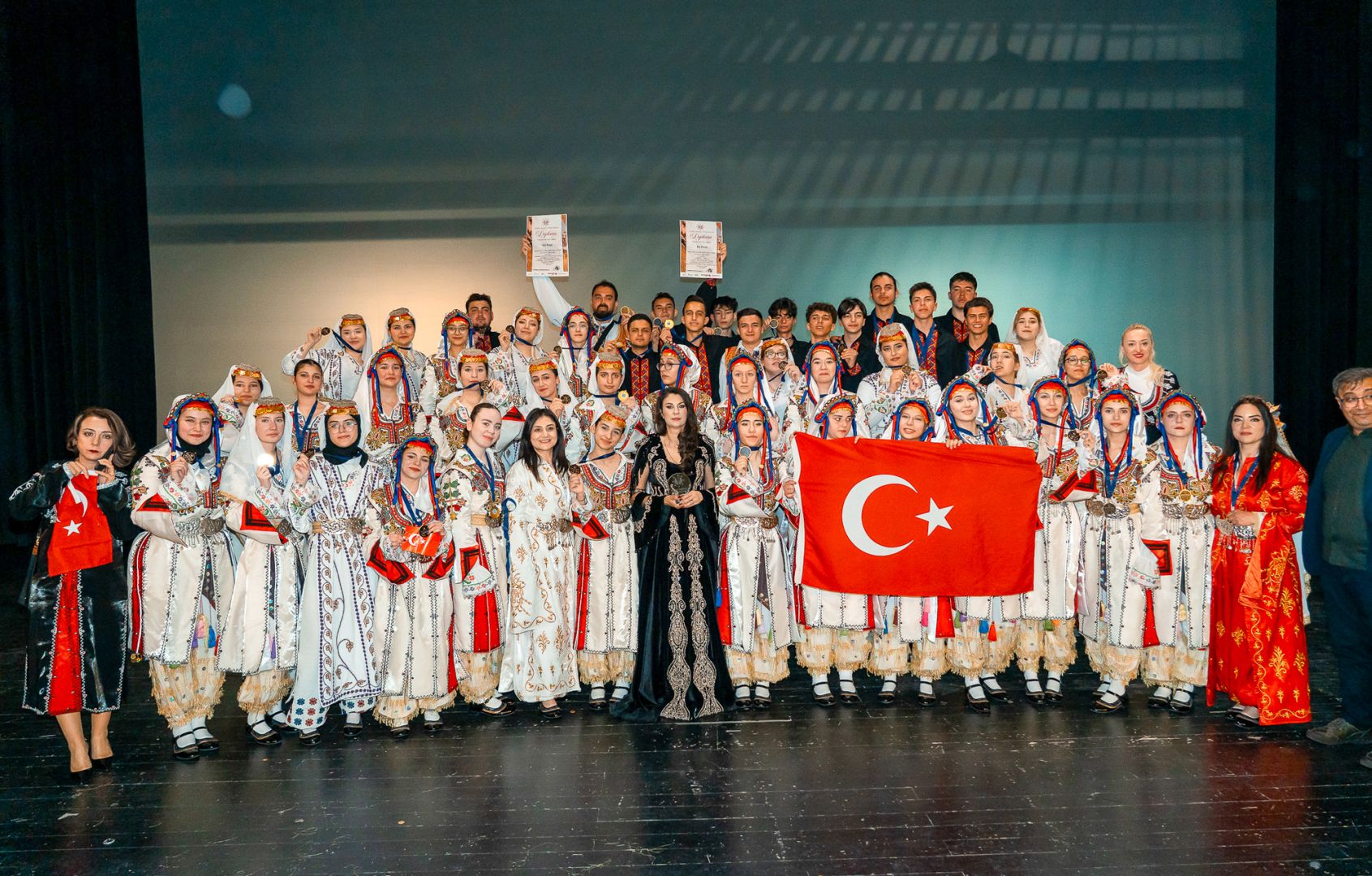 SELÇUKLU’NUN SESİ AVRUPA’DA YANKILANDI 
