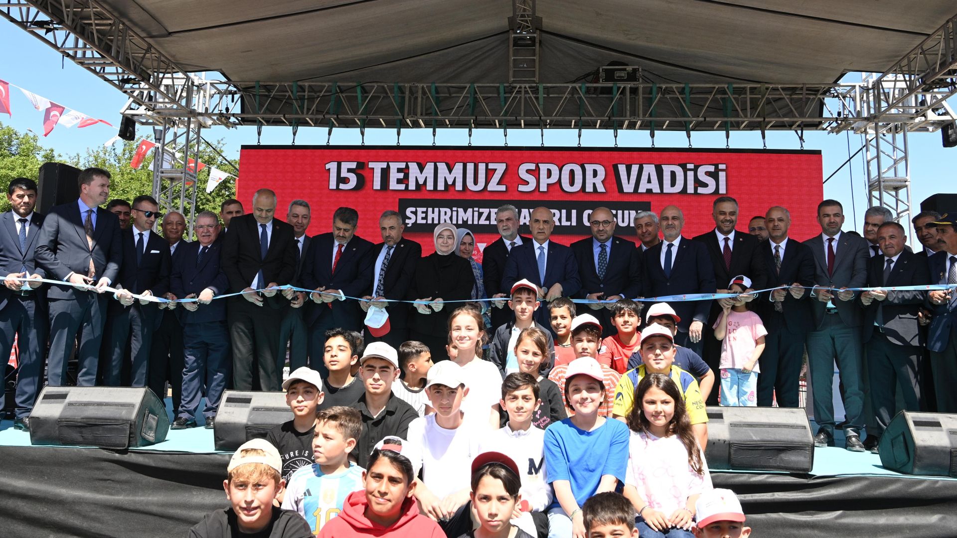 SPOR VADİSİ KAPILARINI GÖRKEMLİ TÖRENLE AÇTI