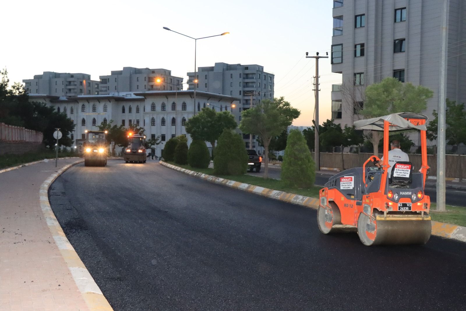 BÜYÜKŞEHİR’DEN ESENTEPE’YE ASFALT HAMLESİ 