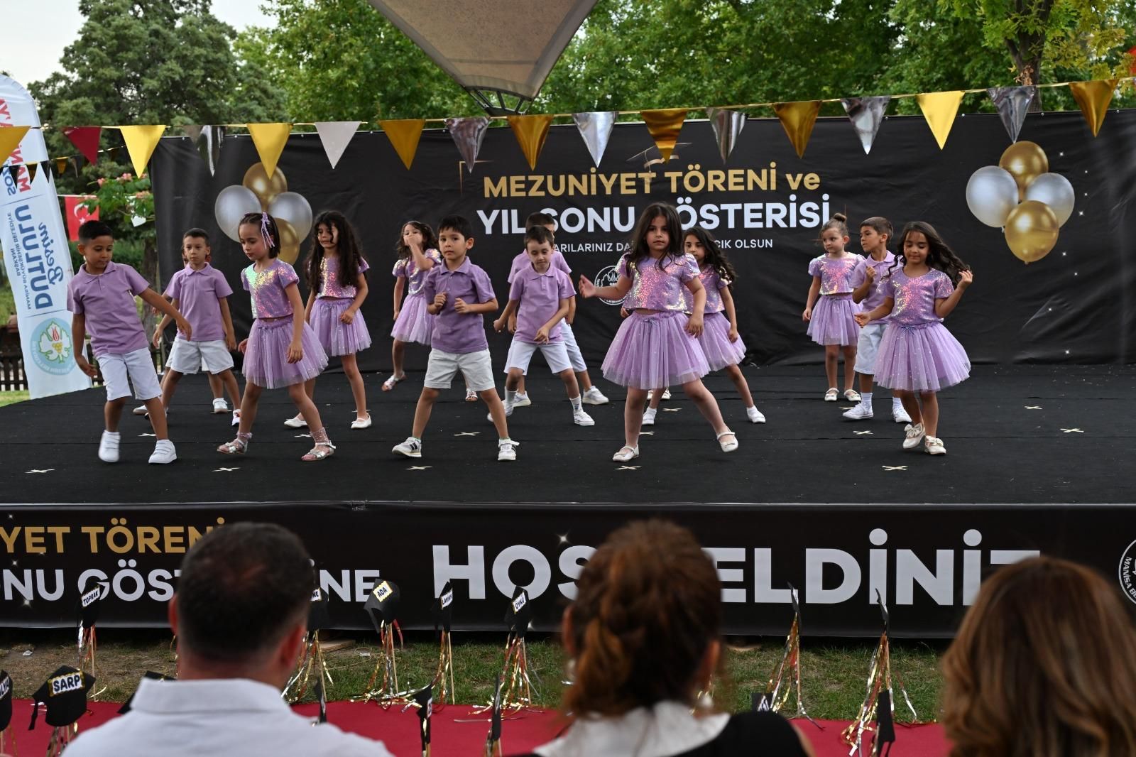 BÜYÜKŞEHİR’İN MİNİKLERİ YIL SONU GÖSTERİSİNDE ALKIŞ TOPLADI 