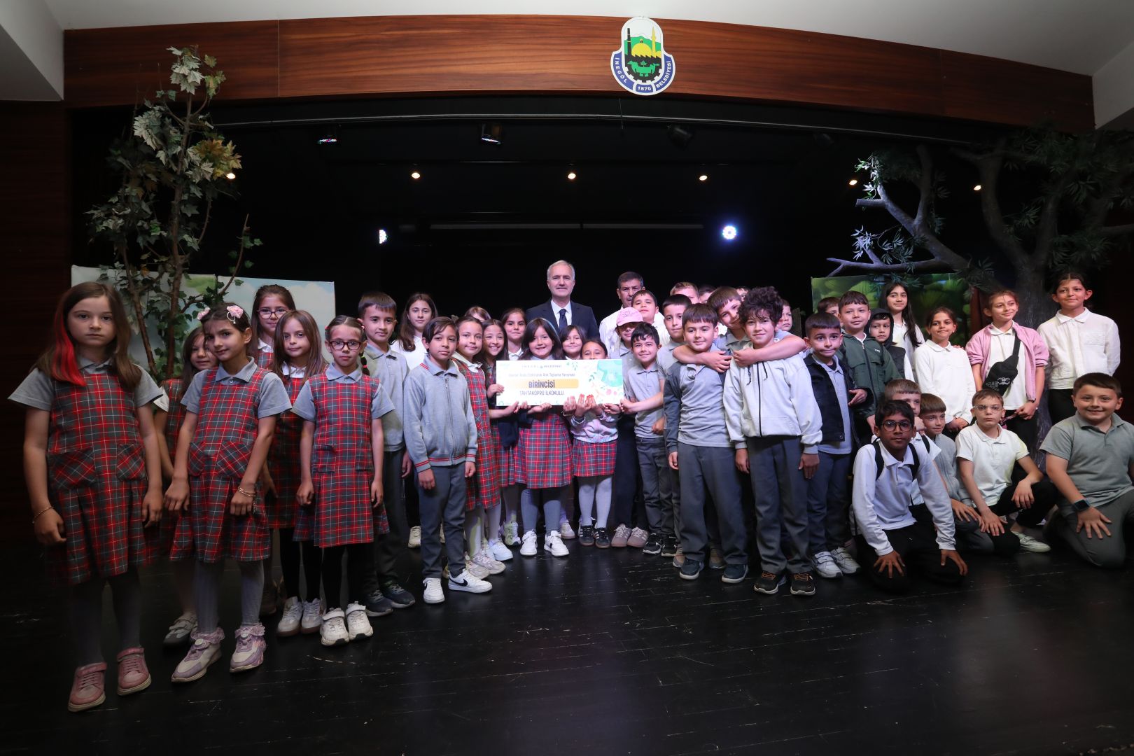 ÇEVRE ŞAMPİYONLARI ÖDÜLLERİNİ ALDI