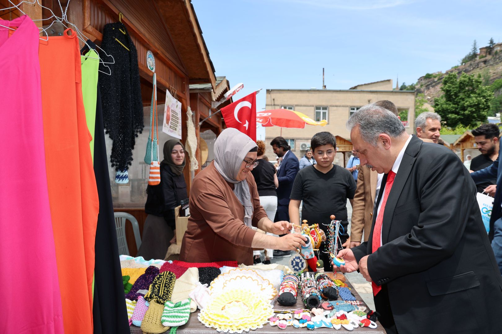 EL EMEĞİ ESERLER YAZA DAMGA VURACAK