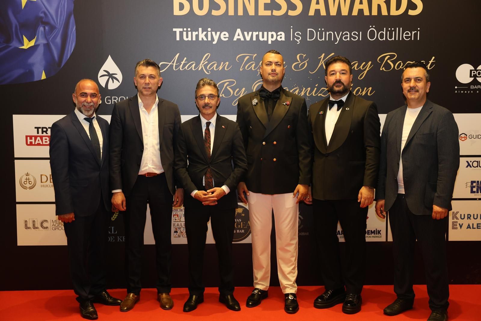 ERENLER’İN HİZMET BAŞARISI İSTANBUL’DA TAÇLANDI 
