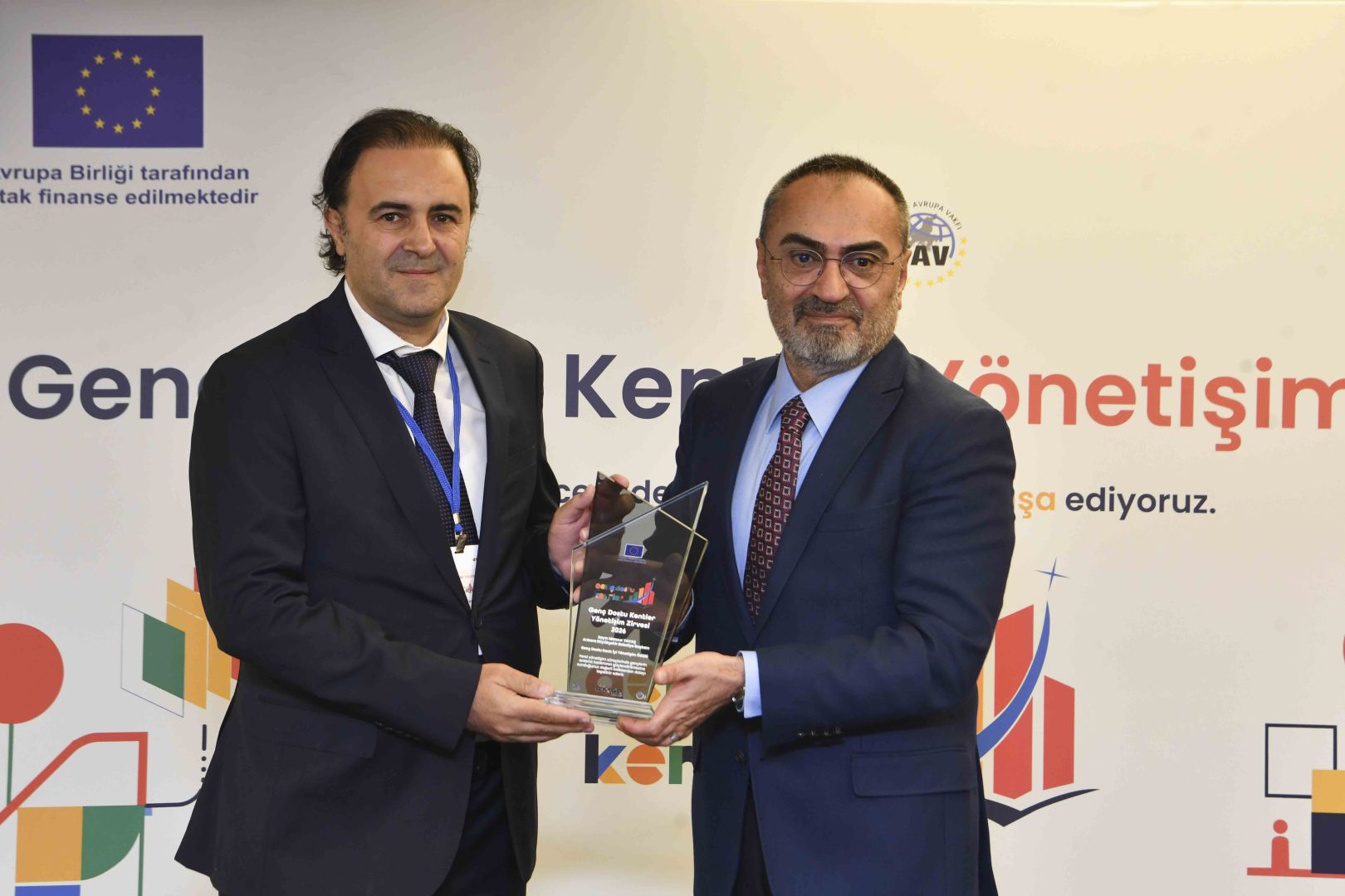 GENÇ DOSTU BELEDİYEYE ÖDÜL 