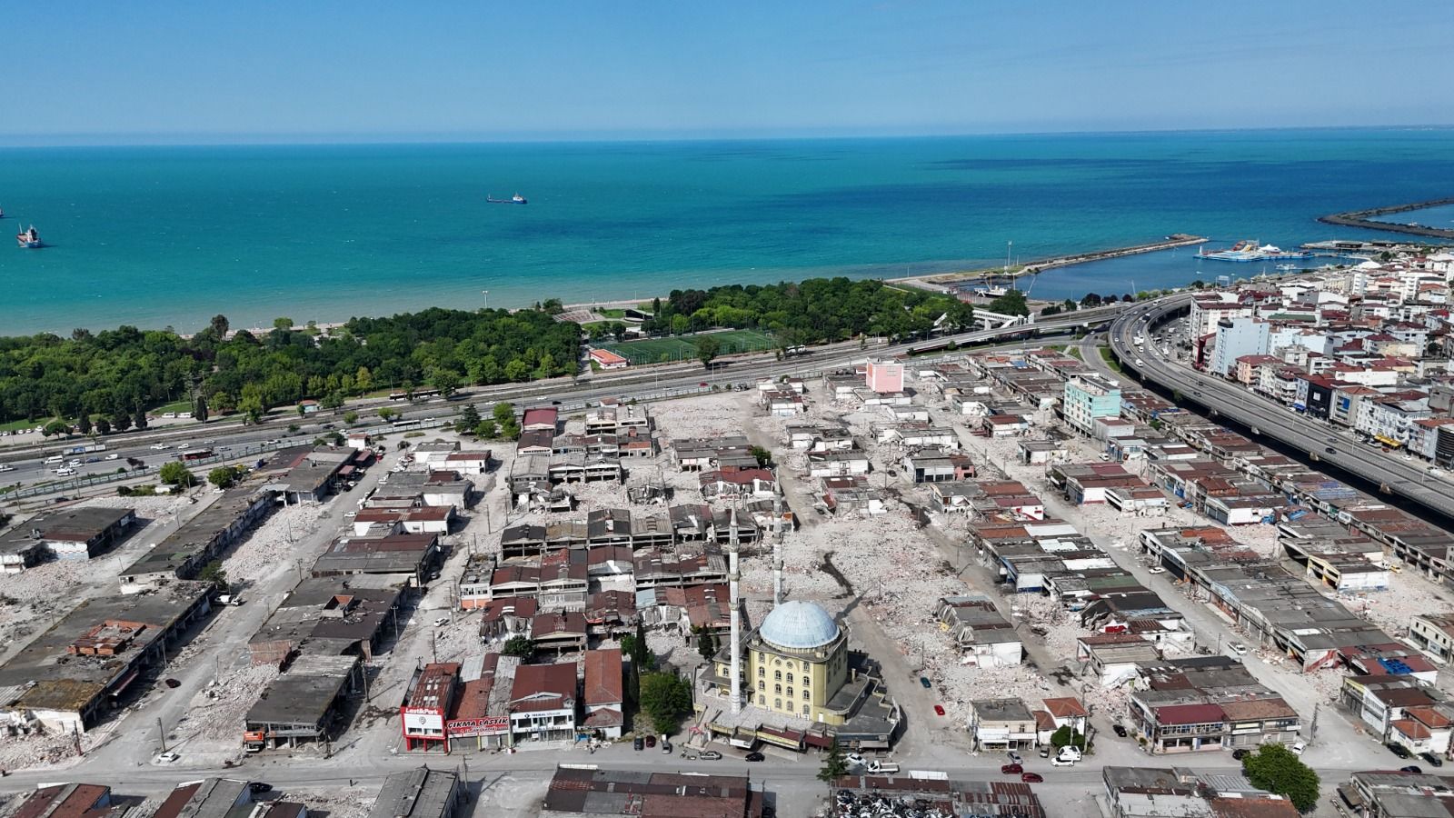 GÜLSAN’DA DÖNÜŞÜM HIZLANDI: YIKIMLAR YÜZDE 42’YE ULAŞTI, TOYBELEN’DE TİCARET CANLANDI 