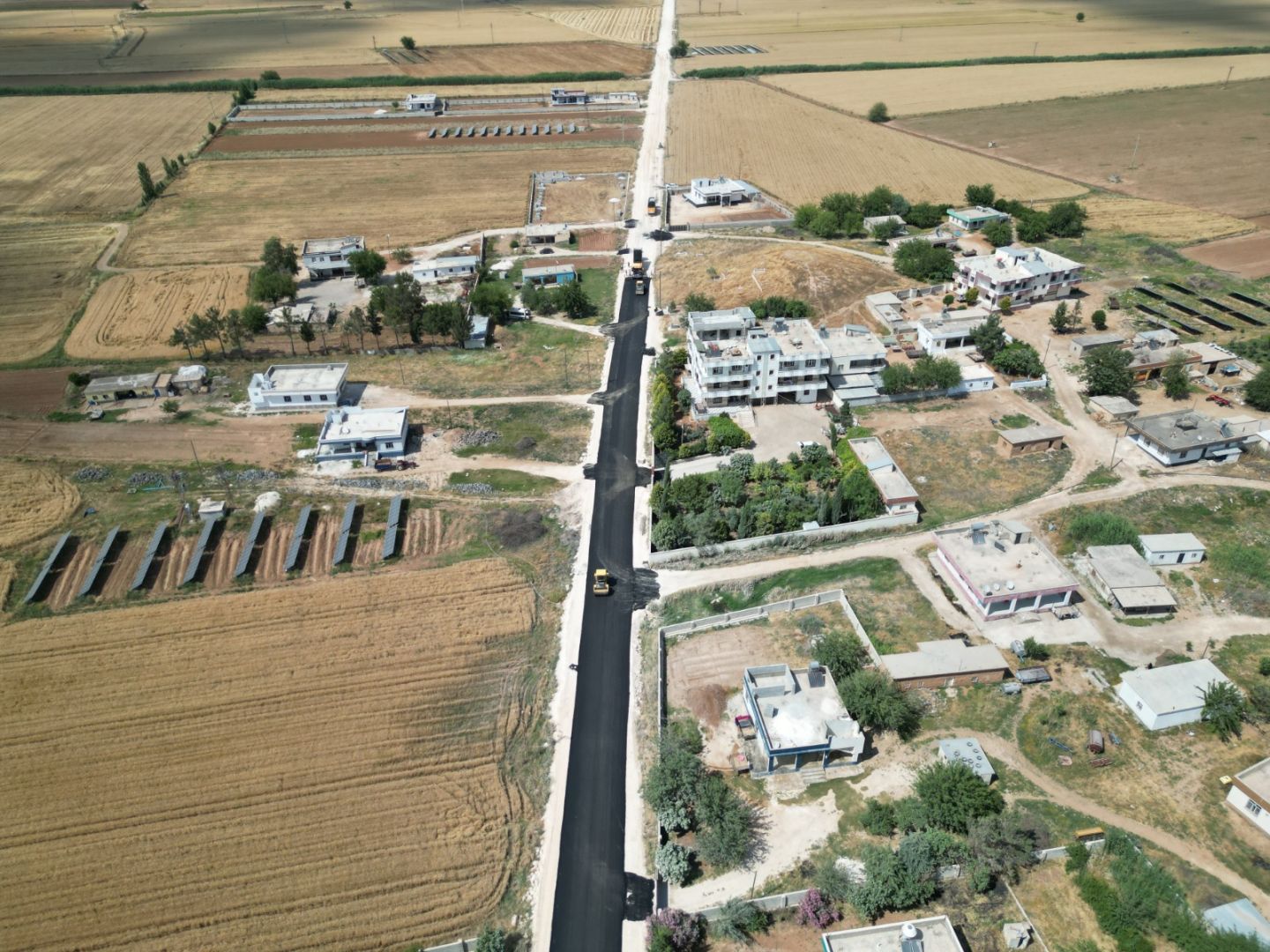 HARRAN–AKÇAKALE YOLU MODERN ASFALTLA YENİLENİYOR 