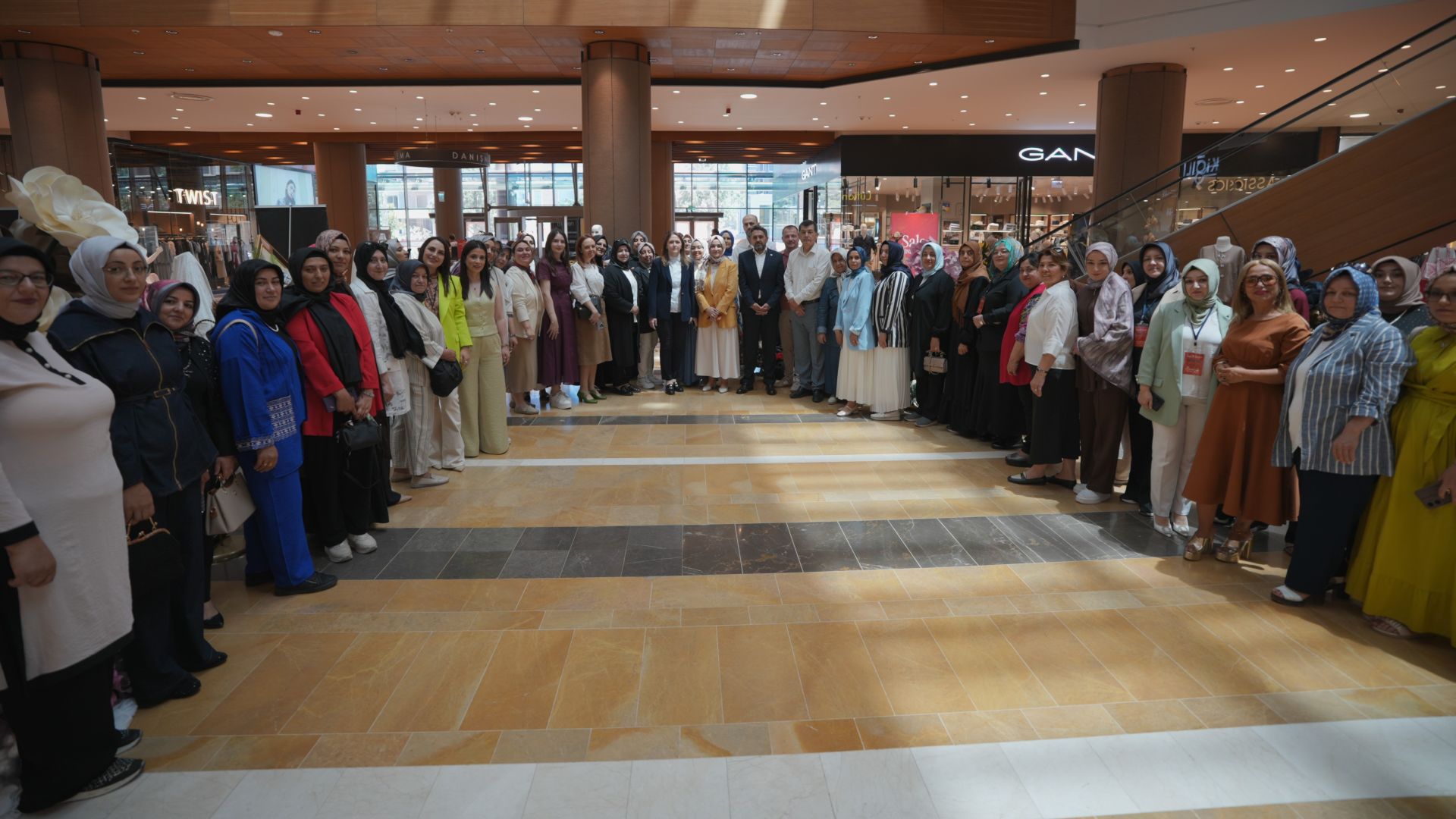 KADINLARIN EMEĞİ SANATA VE EKONOMİK DEĞERE DÖNÜŞTÜ 