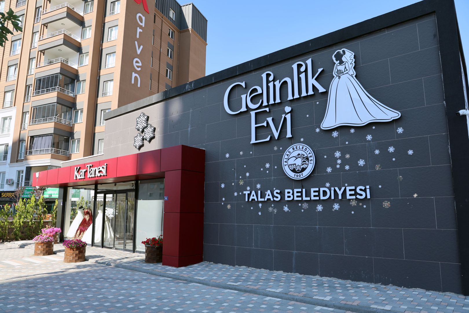 KAR TANESİ GELİNLİK EVİ’NDE YENİ SEZON HEYECANI