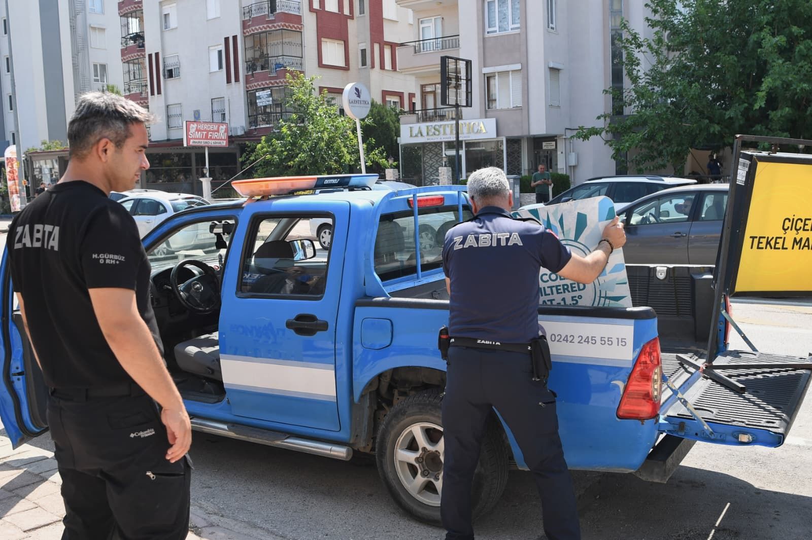 KONYAALTI’NDA KALDIRIMLAR YAYALARA GERİ VERİLİYOR 